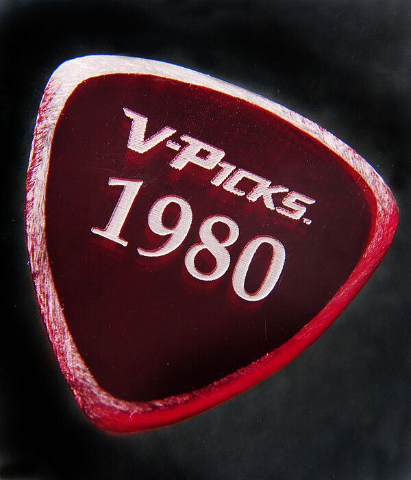 1980 Guitar & Mandolin Pick Rubyred